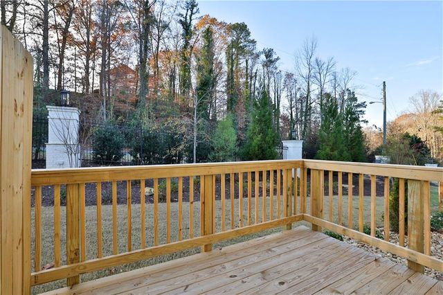 8026 linfield, Sandy Springs, GA 30350