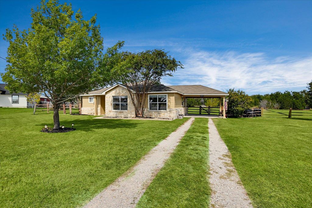 172 Round Up DR, Liberty Hill, TX 78642