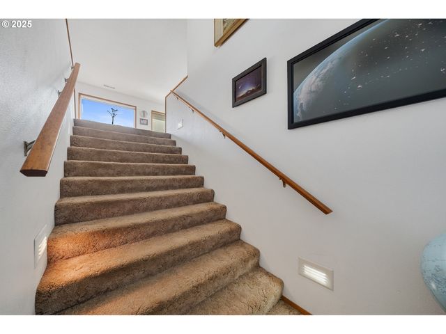 305 CYPRESS Ave, Garibaldi, OR 97118