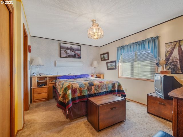 305 CYPRESS Ave, Garibaldi, OR 97118