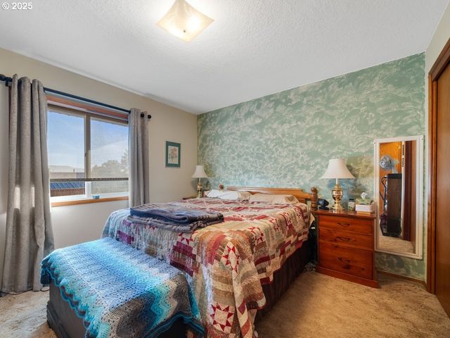 305 CYPRESS Ave, Garibaldi, OR 97118