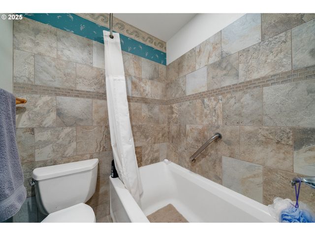 305 CYPRESS Ave, Garibaldi, OR 97118