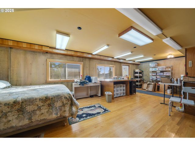 305 CYPRESS Ave, Garibaldi, OR 97118