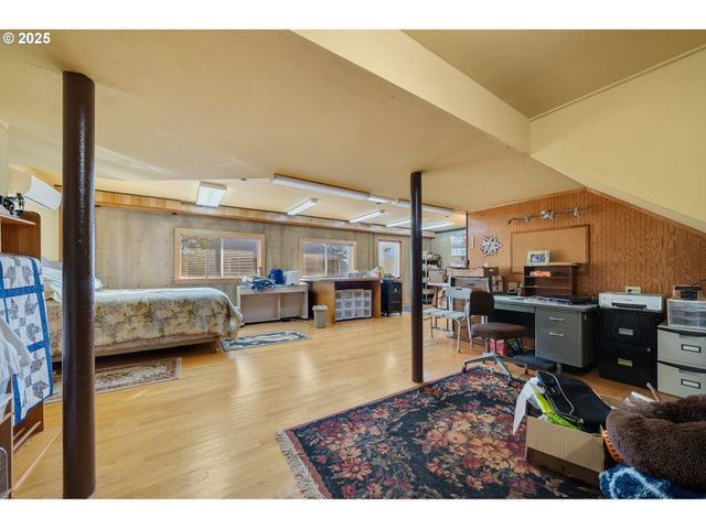 305 CYPRESS Ave, Garibaldi, OR 97118