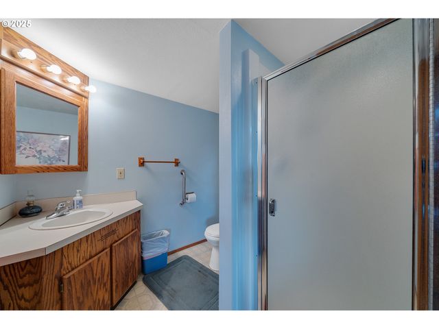 305 CYPRESS Ave, Garibaldi, OR 97118