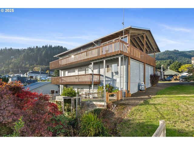 305 CYPRESS Ave, Garibaldi, OR 97118