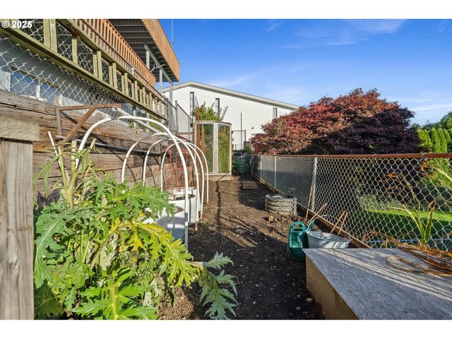 305 CYPRESS Ave, Garibaldi, OR 97118