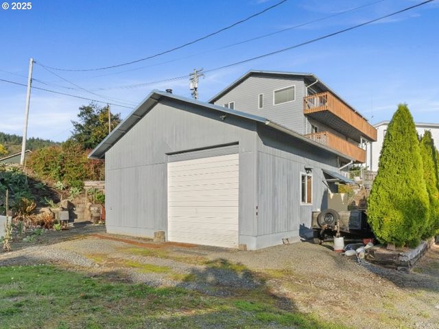 305 CYPRESS Ave, Garibaldi, OR 97118