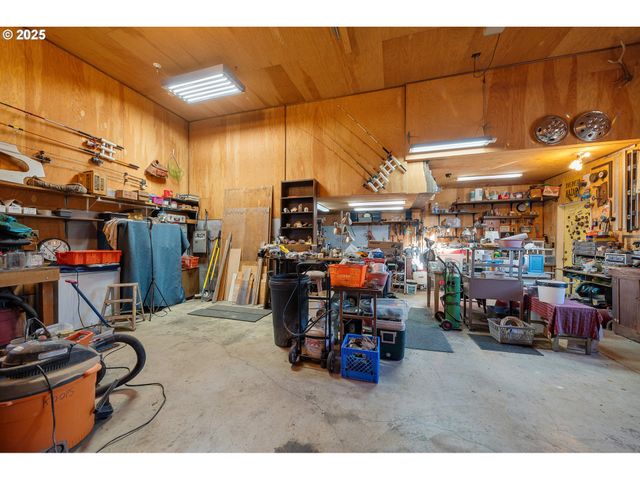 305 CYPRESS Ave, Garibaldi, OR 97118