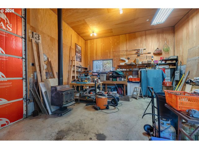 305 CYPRESS Ave, Garibaldi, OR 97118