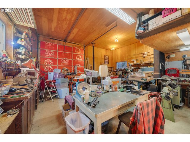 305 CYPRESS Ave, Garibaldi, OR 97118