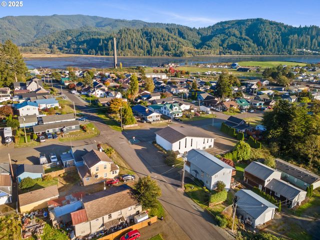 305 CYPRESS Ave, Garibaldi, OR 97118