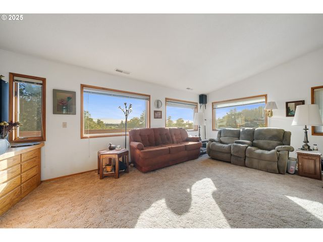 305 CYPRESS Ave, Garibaldi, OR 97118