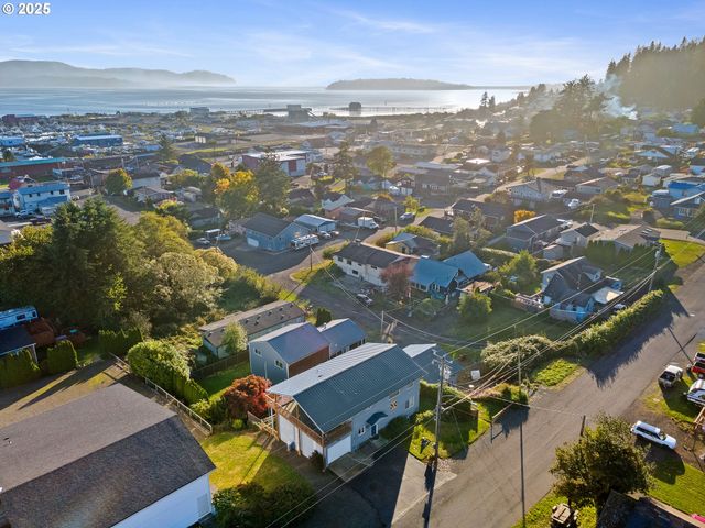 305 CYPRESS Ave, Garibaldi, OR 97118