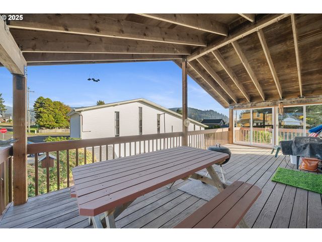 305 CYPRESS Ave, Garibaldi, OR 97118