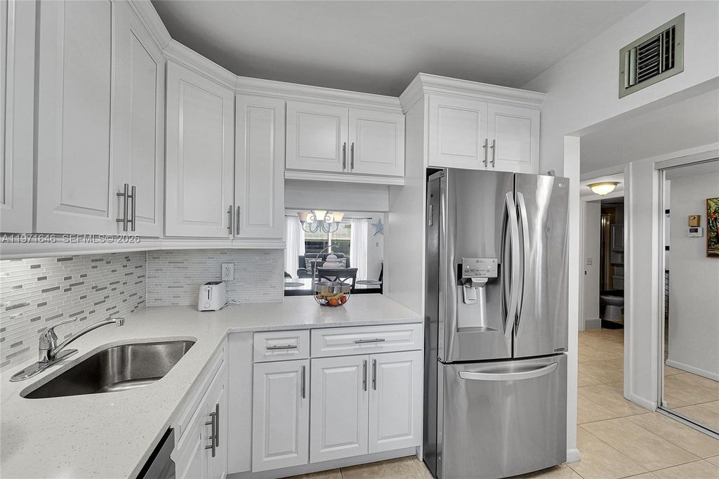 650 NW 80th Ter 206, Margate, FL 33063