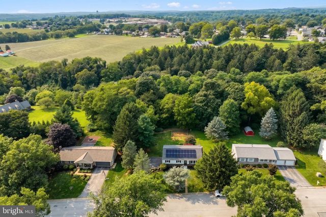 230 KIRSTA LN, Dallastown, PA 17313