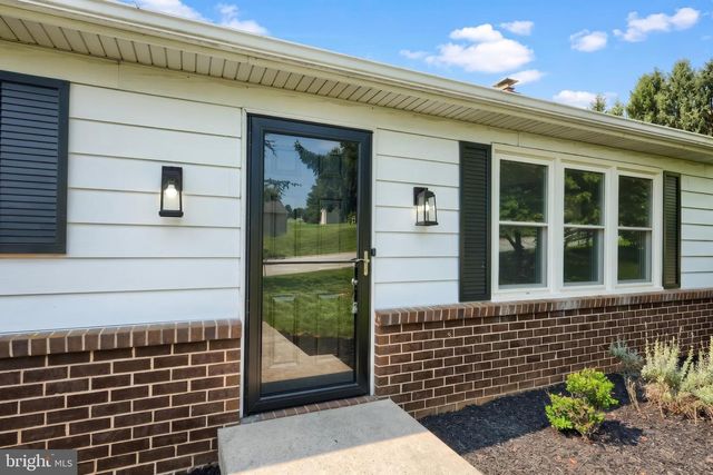 230 KIRSTA LN, Dallastown, PA 17313