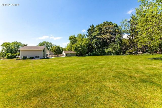 N20W28282 Oakton ROAD, Pewaukee, WI 53072