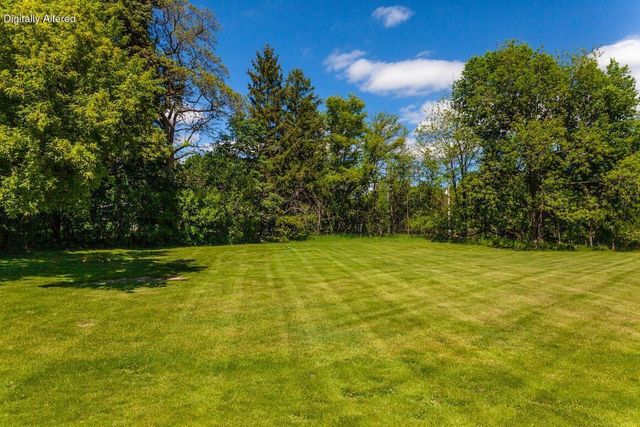 N20W28282 Oakton ROAD, Pewaukee, WI 53072