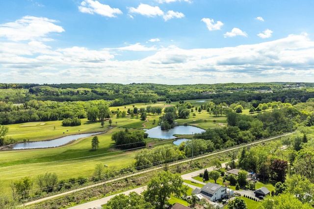 N20W28282 Oakton ROAD, Pewaukee, WI 53072