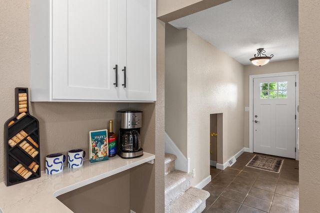 N20W28282 Oakton ROAD, Pewaukee, WI 53072