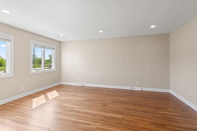 N20W28282 Oakton ROAD, Pewaukee, WI 53072