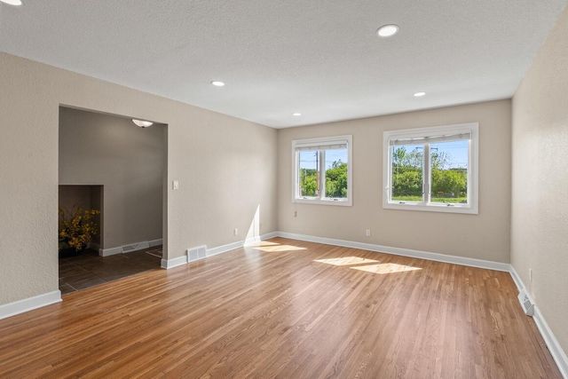 N20W28282 Oakton ROAD, Pewaukee, WI 53072