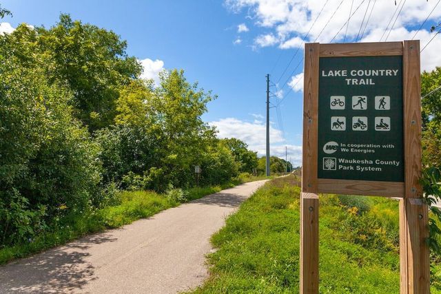 N20W28282 Oakton ROAD, Pewaukee, WI 53072