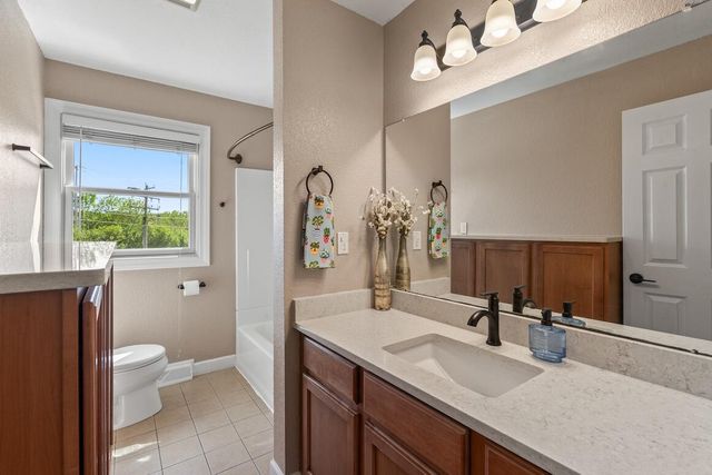 N20W28282 Oakton ROAD, Pewaukee, WI 53072