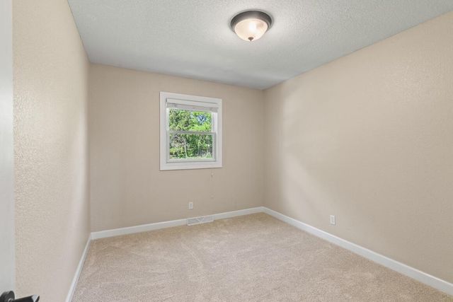 N20W28282 Oakton ROAD, Pewaukee, WI 53072