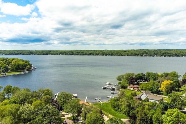 N20W28282 Oakton ROAD, Pewaukee, WI 53072