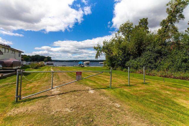 N20W28282 Oakton ROAD, Pewaukee, WI 53072