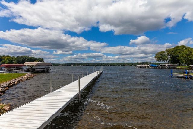 N20W28282 Oakton ROAD, Pewaukee, WI 53072