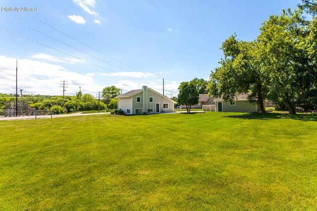 N20W28282 Oakton ROAD, Pewaukee, WI 53072