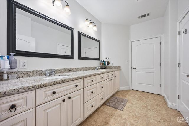 14614 Tribute Way, Bakersfield, CA 93314