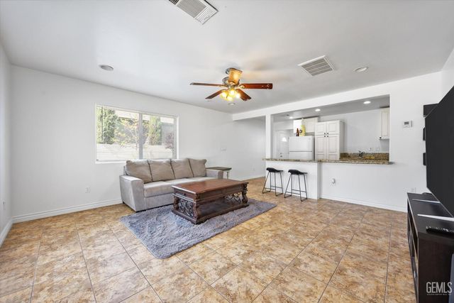 14614 Tribute Way, Bakersfield, CA 93314