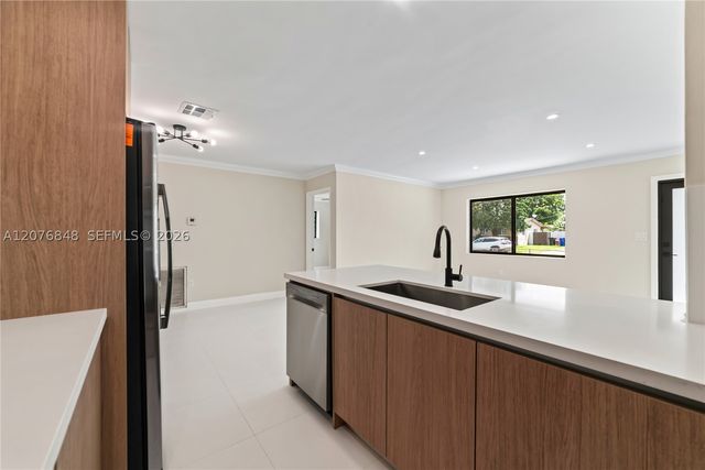 220 N 69th Ter, Hollywood, FL 33024