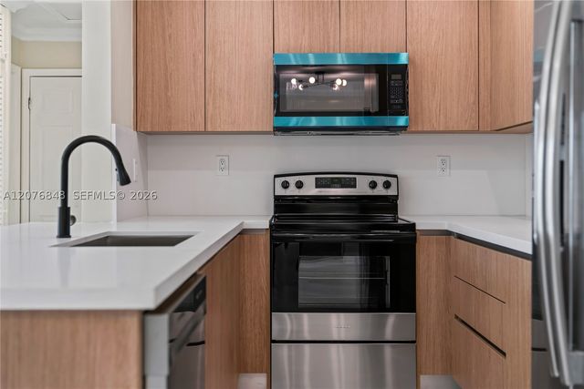 220 N 69th Ter, Hollywood, FL 33024