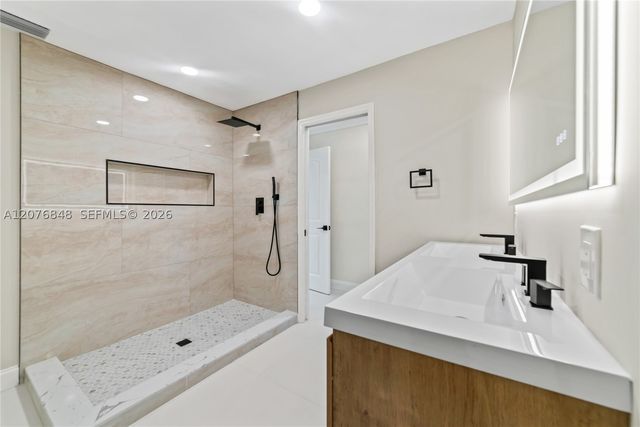 220 N 69th Ter, Hollywood, FL 33024