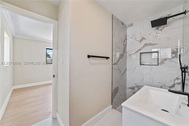 220 N 69th Ter, Hollywood, FL 33024