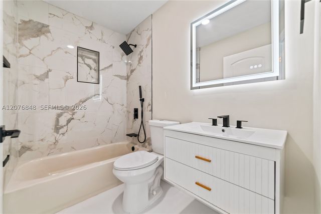 220 N 69th Ter, Hollywood, FL 33024