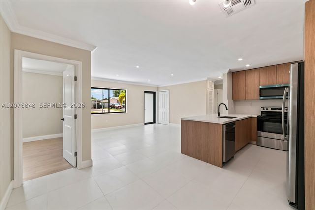 220 N 69th Ter, Hollywood, FL 33024