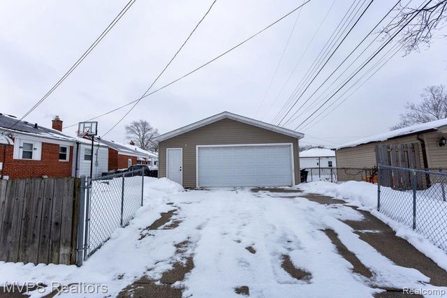 28259 Floral Street, Roseville, MI 48066