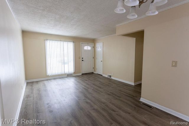 28259 Floral Street, Roseville, MI 48066