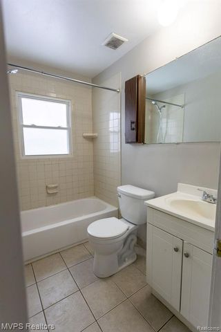 28259 Floral Street, Roseville, MI 48066