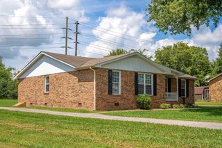 1190 Meadowview Dr, Gallatin, TN 37066