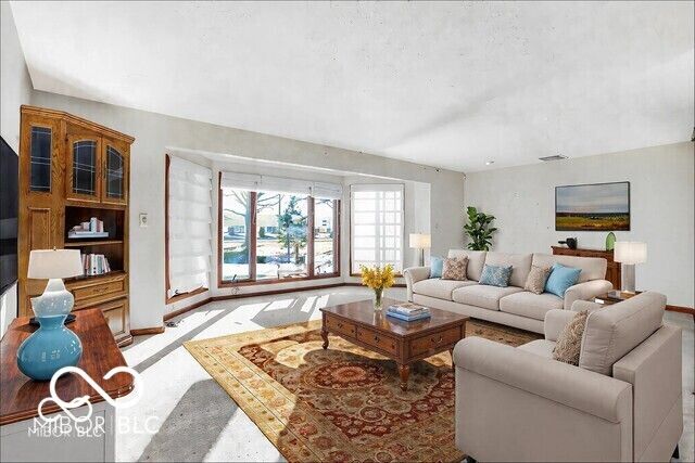 5272 N Graham Road, Whiteland, IN 46184