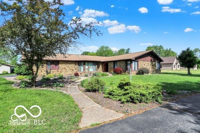5272 N Graham Road, Whiteland, IN 46184