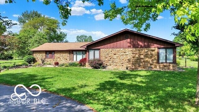 5272 N Graham Road, Whiteland, IN 46184